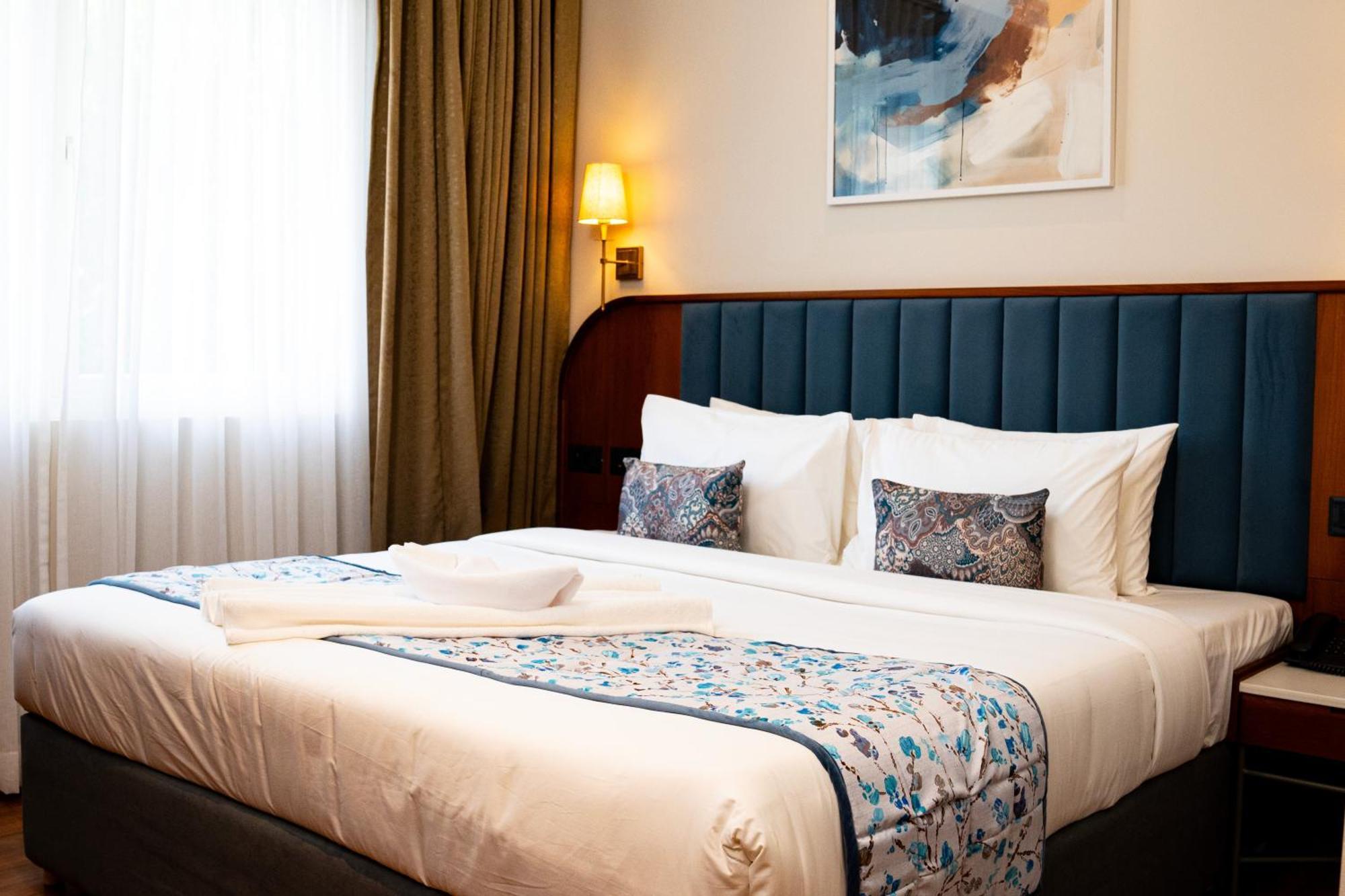 Hotel Benhur Kochi ภายนอก รูปภาพ